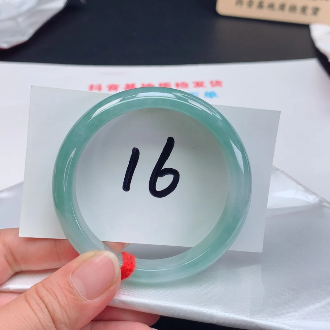 翡翠手镯未镶嵌天然