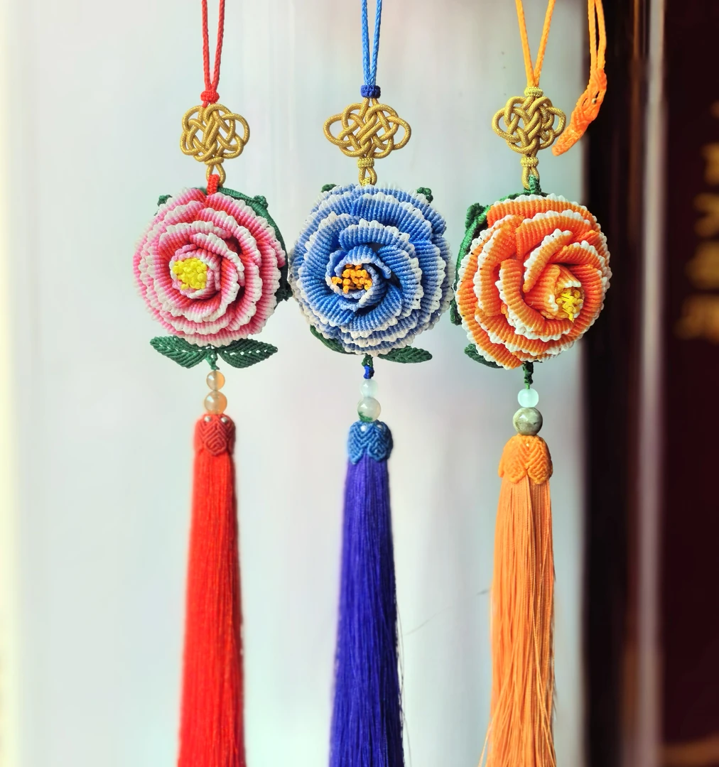 牡丹花挂件！汽车挂件，配有流苏和花结，花托蝴蝶等