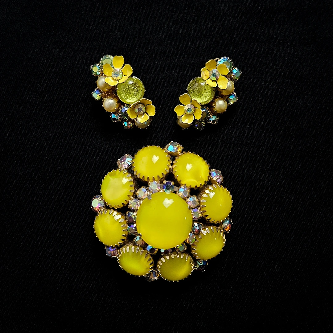 合金胸针 黄色琉璃花卉胸针