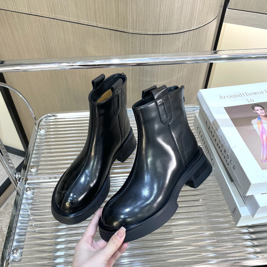 2022秋冬新款英伦风粗跟厚底短筒后拉链切尔西短靴女9952