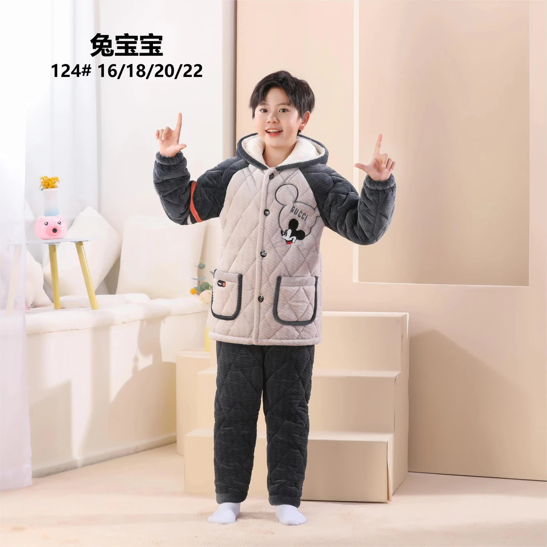 124  花嫂睡衣新款男童胸口米奇刺绣纽扣款连帽三层夹厚家居服