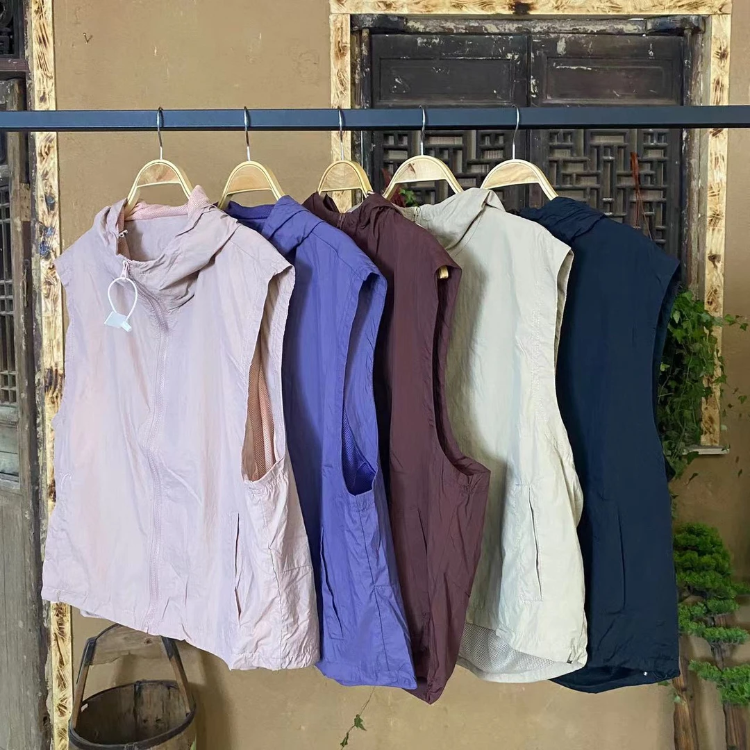 【冰冰二号店】3117 3新款带帽拉链马甲女装