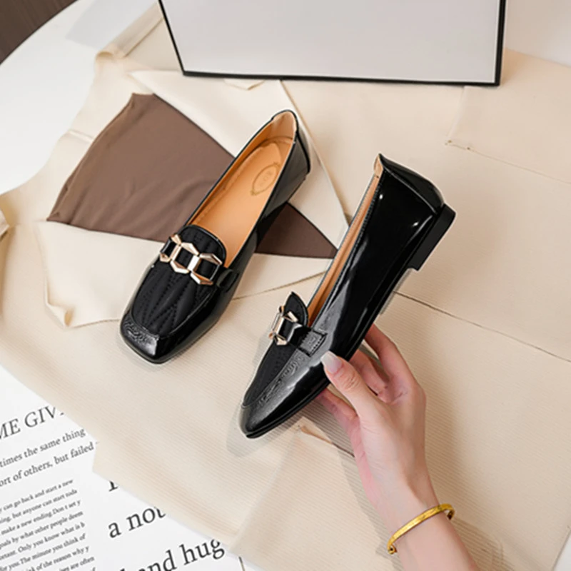 马衔扣女鞋漆皮单鞋乐福鞋百搭粗跟方头时尚春季英伦风平底黑色