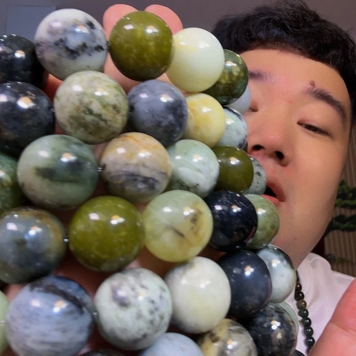 蛇纹石玉颈饰未镶嵌