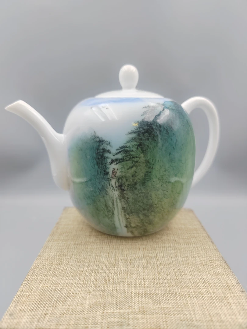 醴陵釉下五彩瓷(玉泥)      手绘     泉涌大壑鸣