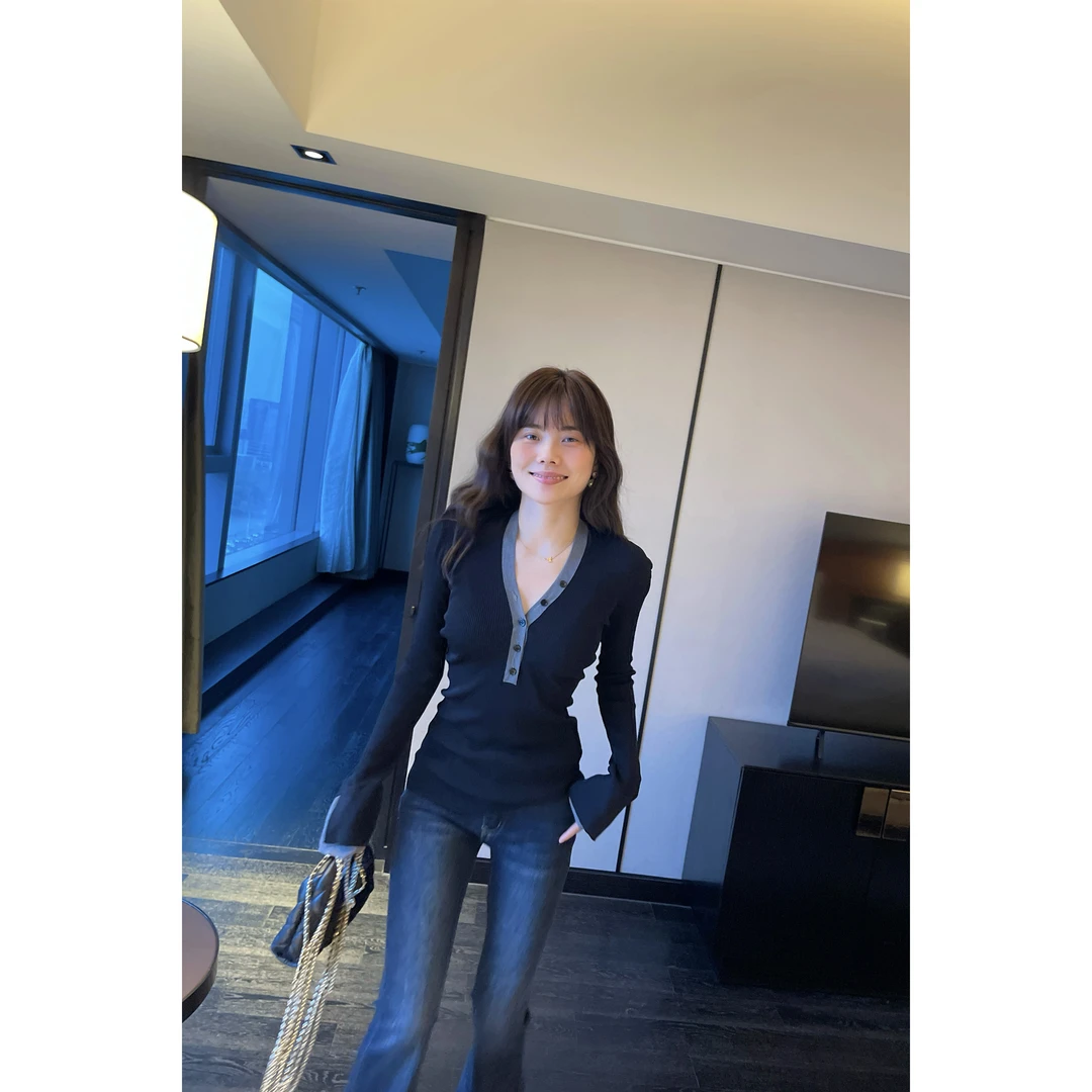 井迪儿【密码】78%人造丝高级感V领修身百搭显瘦撞色针织上衣2