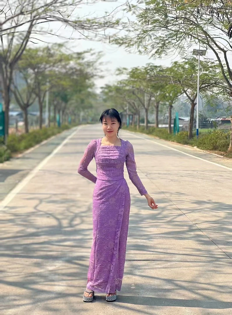 民族服装时尚气质民族风蕾丝修身长袖傣族服饰成品两件套女装