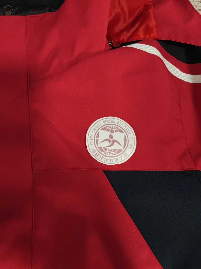 现代双语冬季防水户外运动女款羽绒服红色