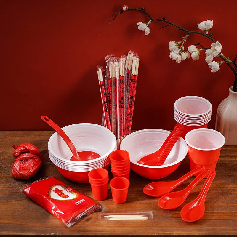 办酒席一次性套餐具加厚碗筷杯子小酒杯桌布勺子红色喜宴一套10人