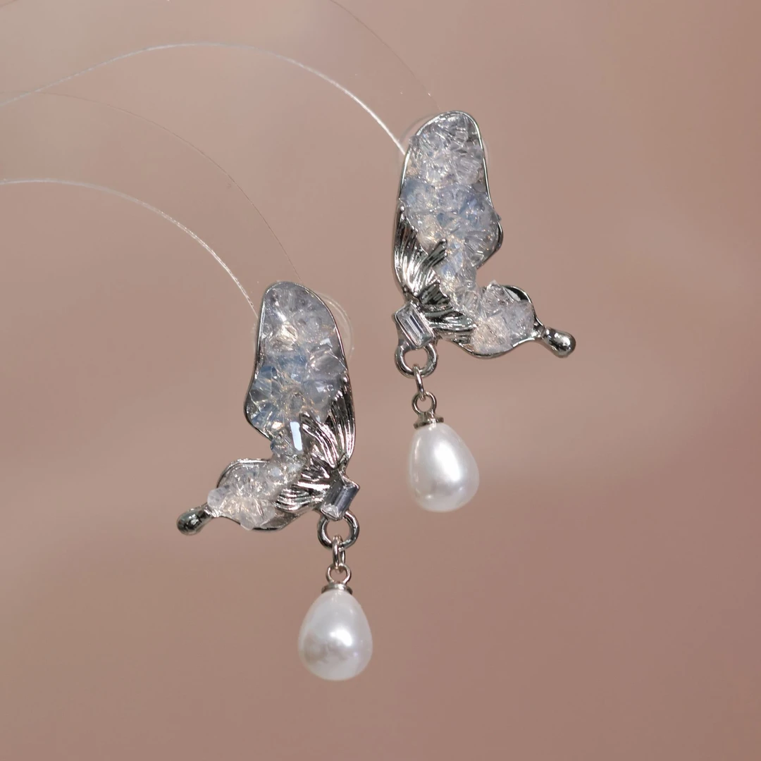 铜合金仿珍珠耳饰 灼晔· 冰晶蝴蝶 蓝色蝴蝶耳坠 仙气显脸小清冷