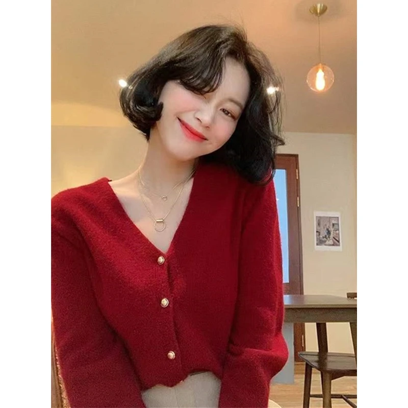 2024红色复古金扣针织开衫女气质v领设计感内搭毛衣外套冬季上衣