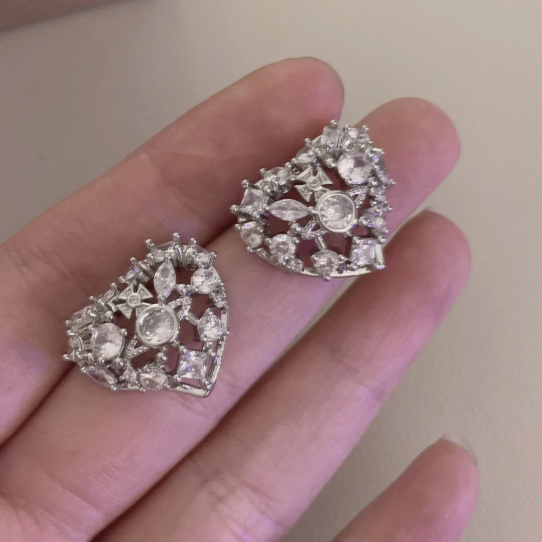 铜合金耳饰 B301银色爱心轻奢气质耳环