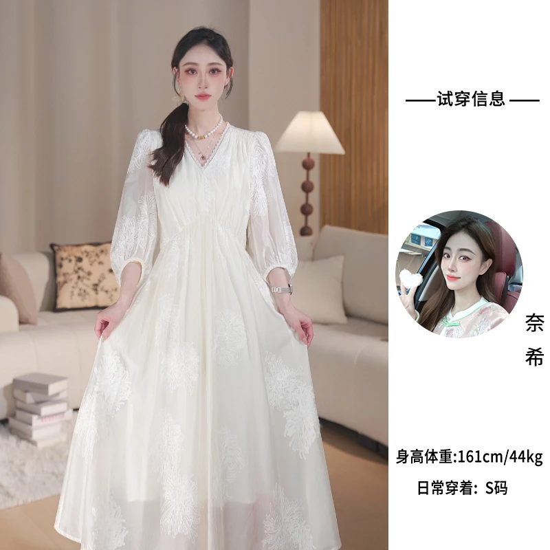 奈希私服  重工刺绣V领收腰气质米色仙女温柔女装连衣裙8003