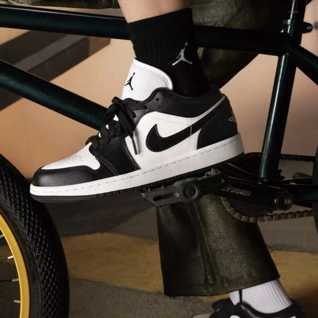 耐克AJ1 黑白熊猫 经典百搭款 男女同款 复古低帮板鞋 DC0774101