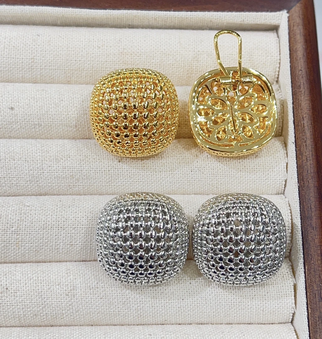 铜合金耳饰 网红款高级感小众设计款网格镂空正方形耳扣耳钉