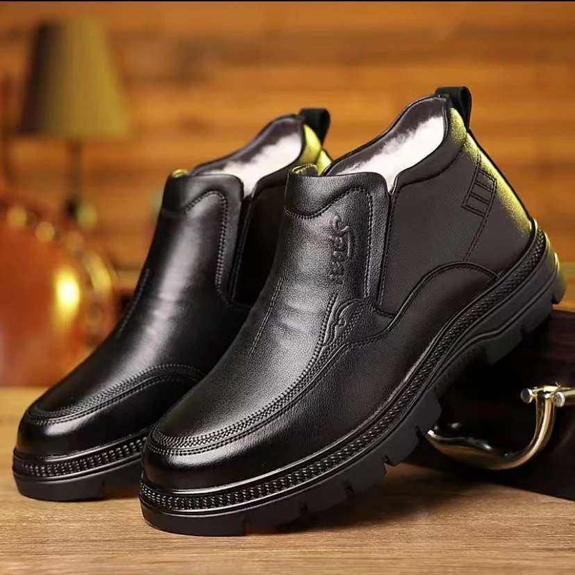 男士冬季保暖皮靴羊毛休闲高帮爸爸鞋防滑加厚中老年防滑男靴加厚