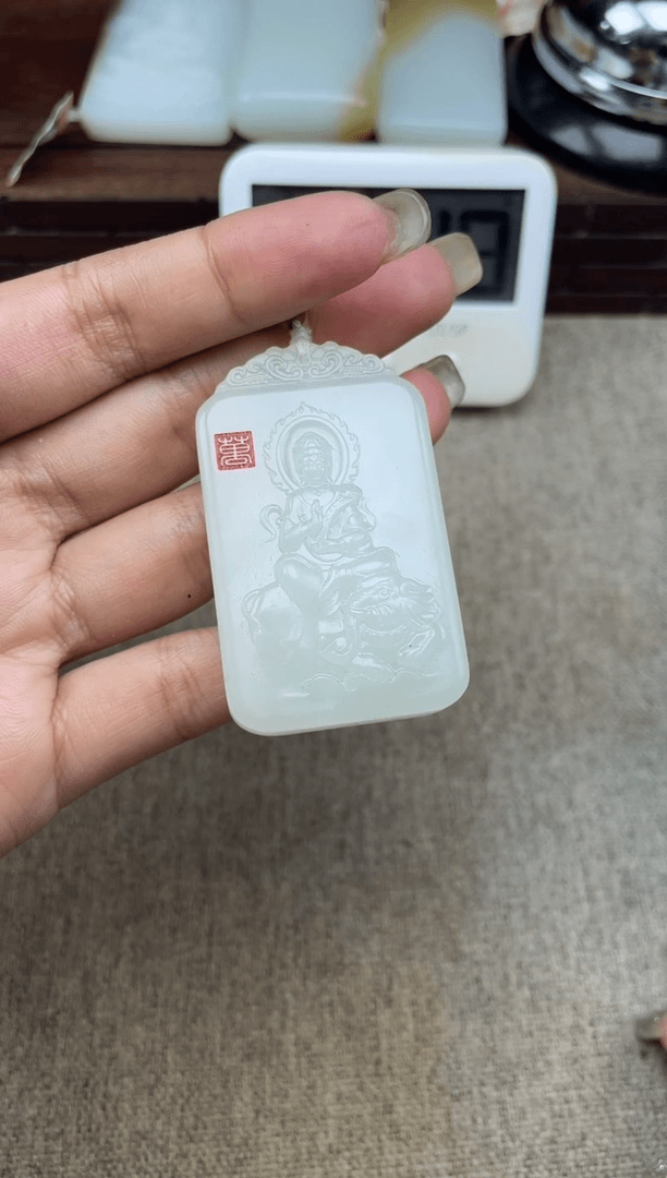 【闪购商品】和田玉吊坠(赠链)未镶嵌菲菲