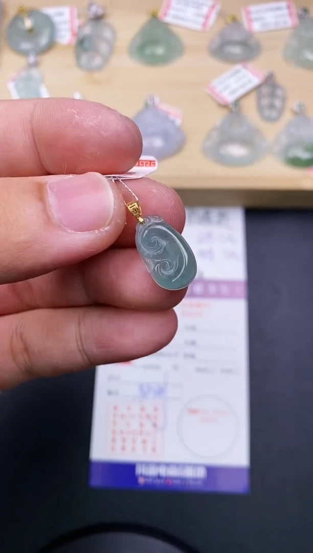【闪购商品】翡翠颈饰18K金镶嵌天然翡翠A货吊坠赠皮绳