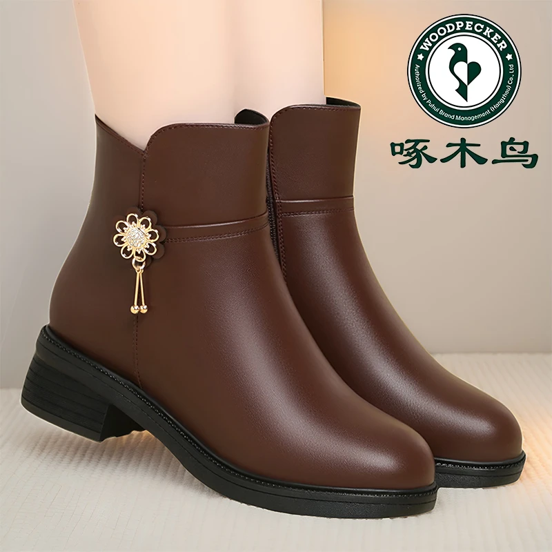 啄木鸟妈妈鞋子秋冬2025新款粗跟短靴中老年女靴加绒皮鞋保暖棉鞋
