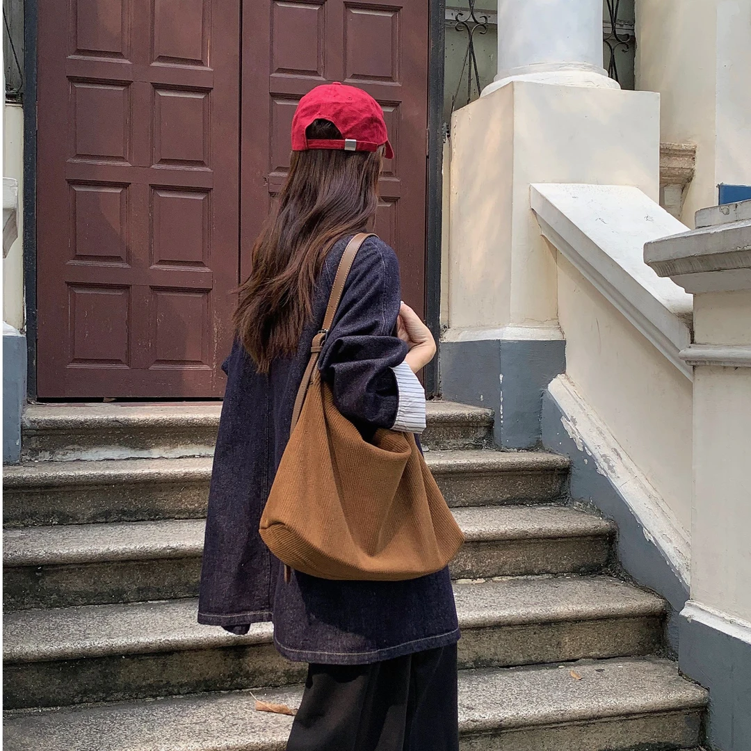 七七 韩系灯芯绒条纹单肩饺子包女2024秋冬新款大容量斜挎托特包