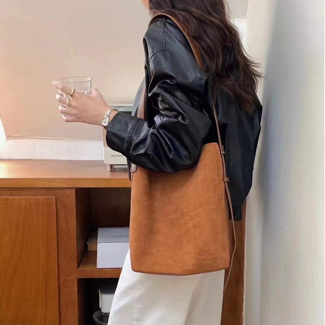 复古麂皮绒豹纹大容量单肩包2024秋冬新款韩系百搭通勤斜挎水桶包