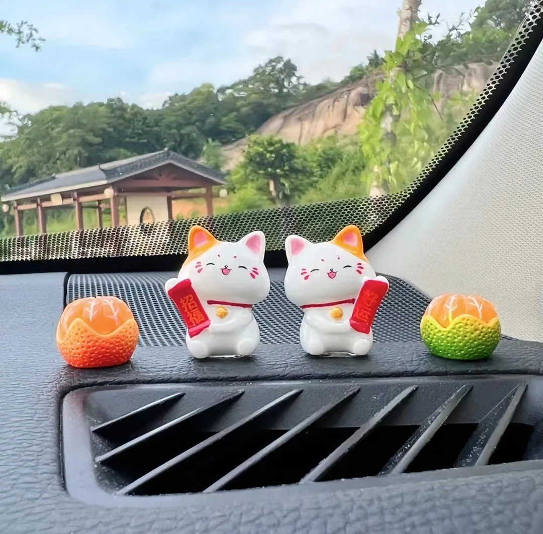 新款2023招财猫卡通饰品车载摆件主题车载屏幕装饰汽车中控台摆件