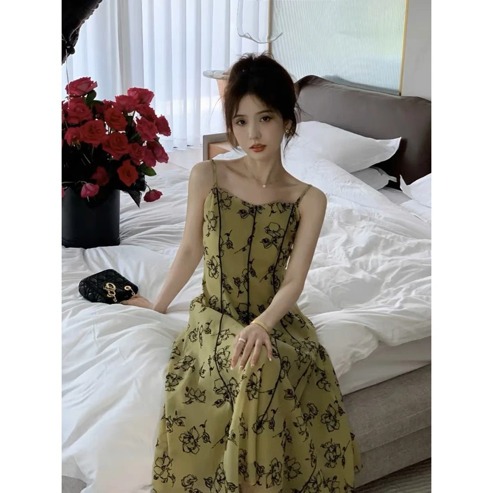 300斤特大码女装胖妹妹高级感气质漂亮茶歇绝美碎花吊带连衣长裙