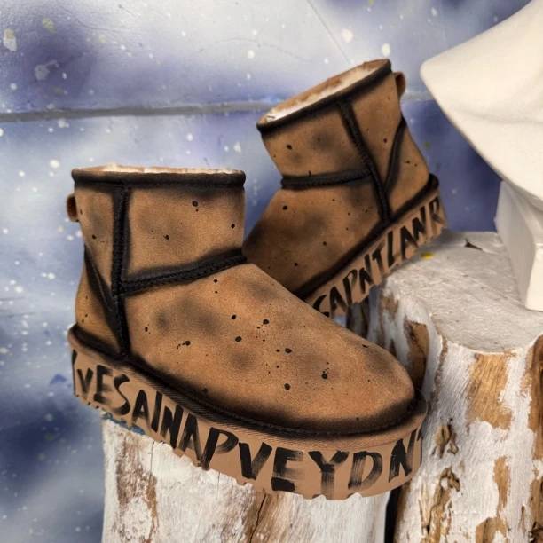 新款潮流时尚雪地靴手绘复古英文字母女鞋保暖厚底休闲