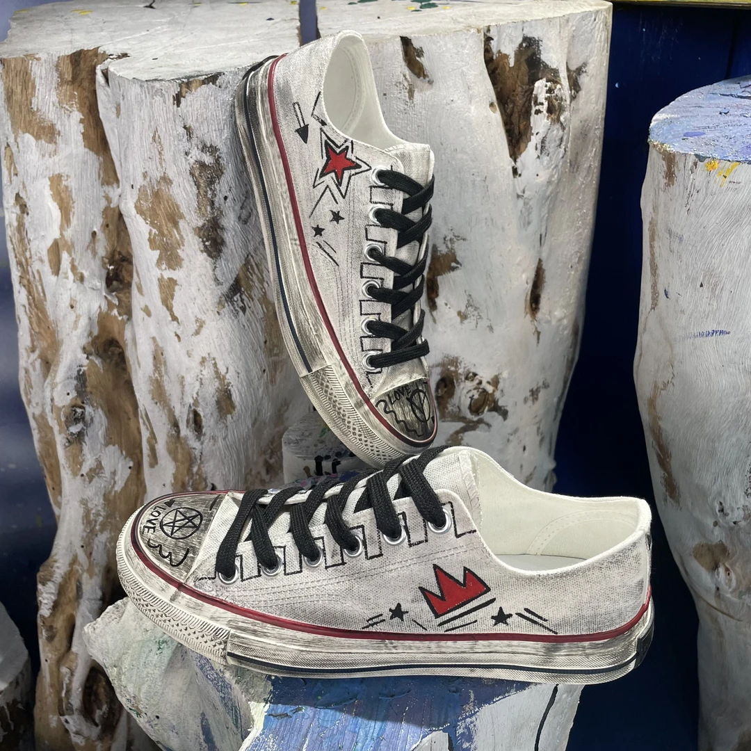 木卫六手绘星星涂鸦国潮红色低帮时尚百搭休闲鞋MW10033