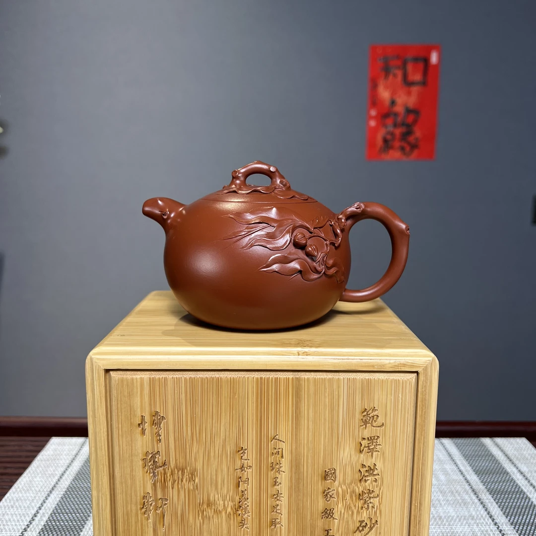 朱泥名家花器·蟠桃·原矿大红袍·范泽洪（国工）宜兴 紫砂壶