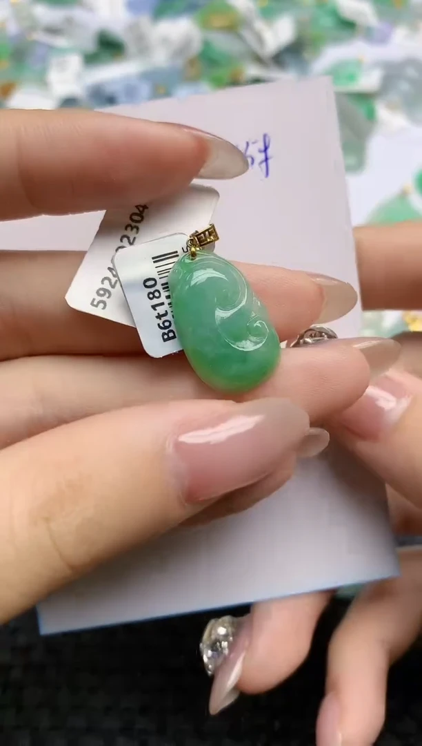 【闪购商品】翡翠颈饰18K金镶嵌天然翡翠A货，