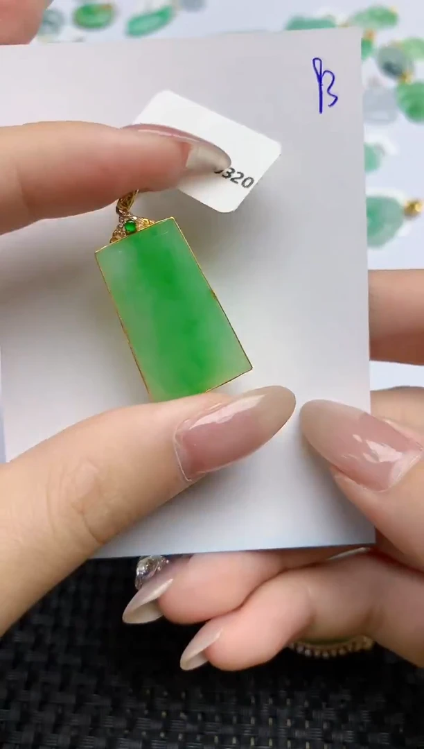 【闪购商品】翡翠颈饰18K金镶嵌天然翡翠A货，