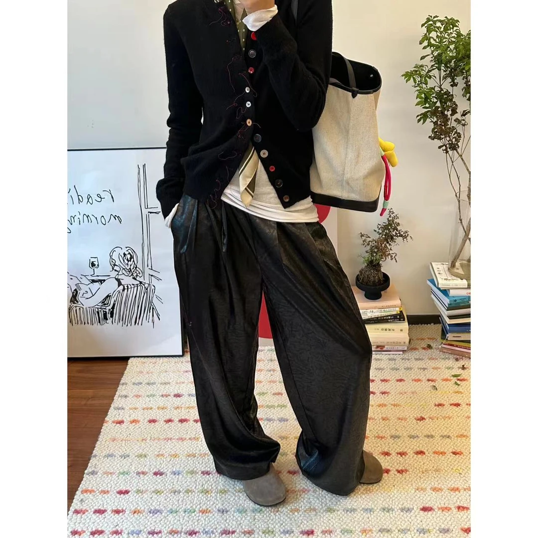 缎面压纹阔腿西裤！不是皮裤哦咱只是带一些纹理d休闲裤