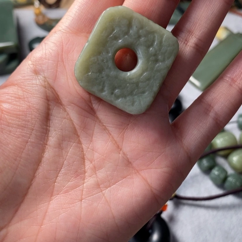 【闪购商品】岫岩老玉（透闪石质玉）颈饰未镶嵌虫*