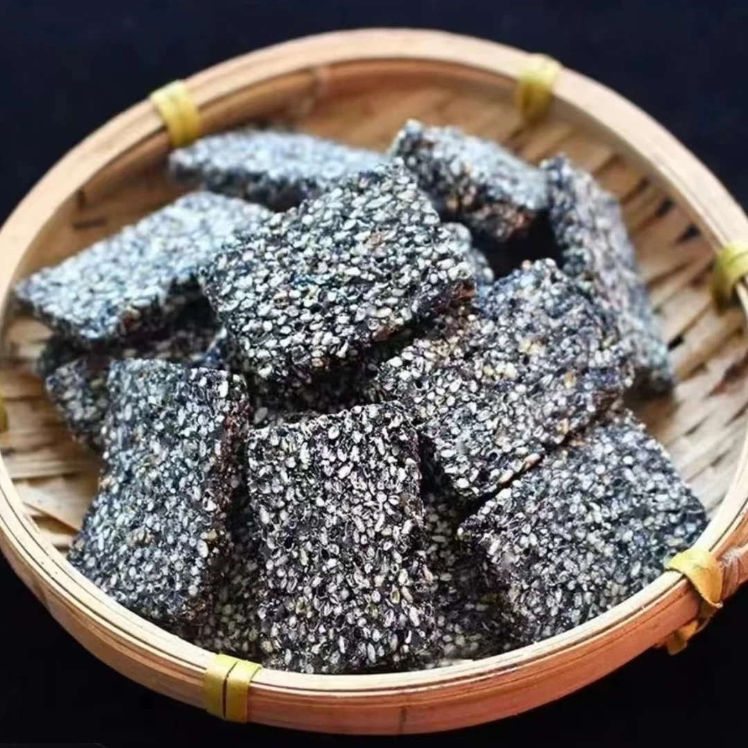 农家芝麻片新鲜出炉