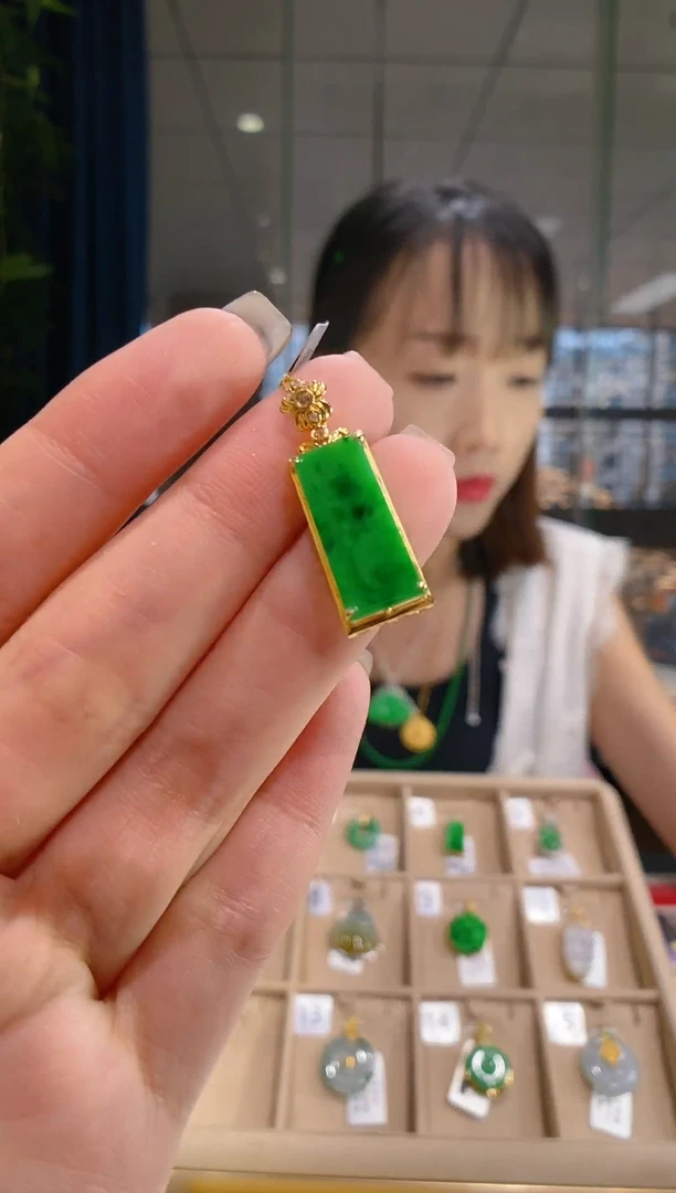 【闪购商品】翡翠吊坠(不含链)18K金镶嵌无事牌