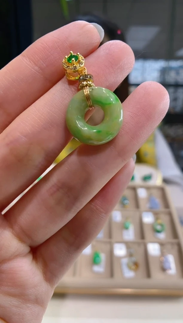 【闪购商品】翡翠吊坠(不含链)未镶嵌甜甜圈