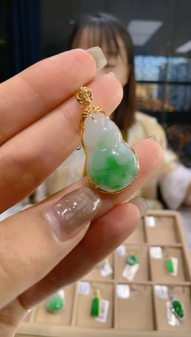 【闪购商品】翡翠吊坠(不含链)18K金镶嵌葫芦