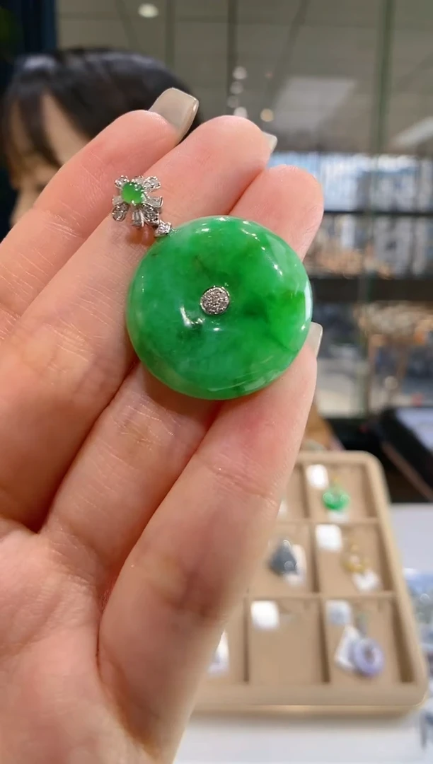 【闪购商品】翡翠吊坠(不含链)18K金镶嵌平安扣