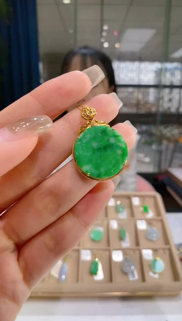 【闪购商品】翡翠吊坠(不含链)18K金镶嵌无事牌