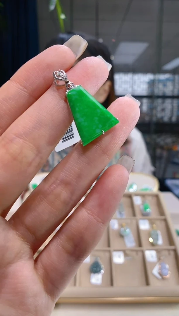 【闪购商品】翡翠吊坠(不含链)18K金镶嵌无事牌