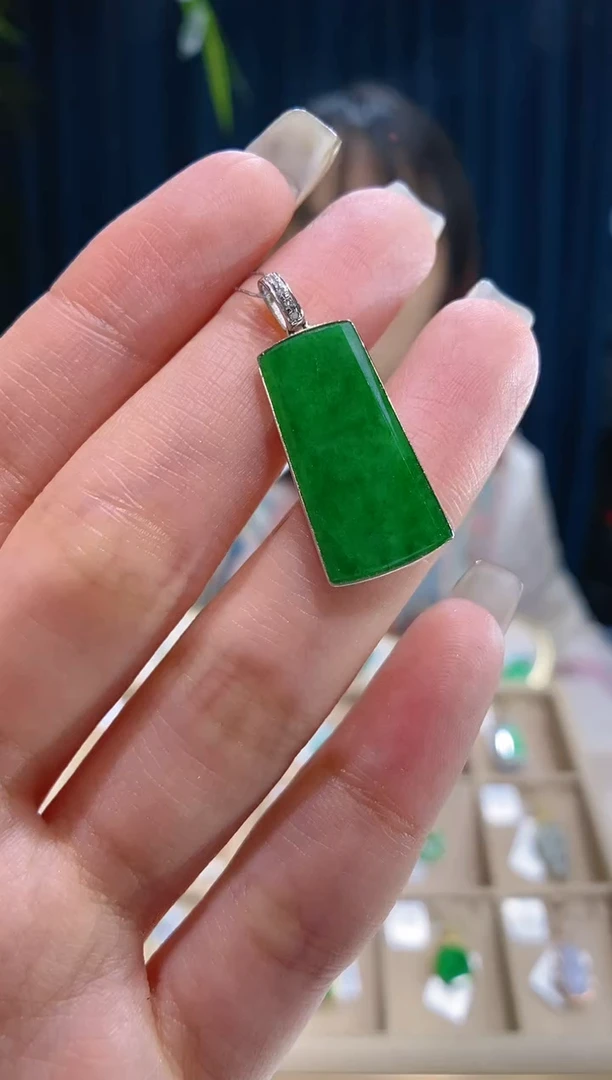 【闪购商品】翡翠吊坠(不含链)18K金镶嵌无事牌