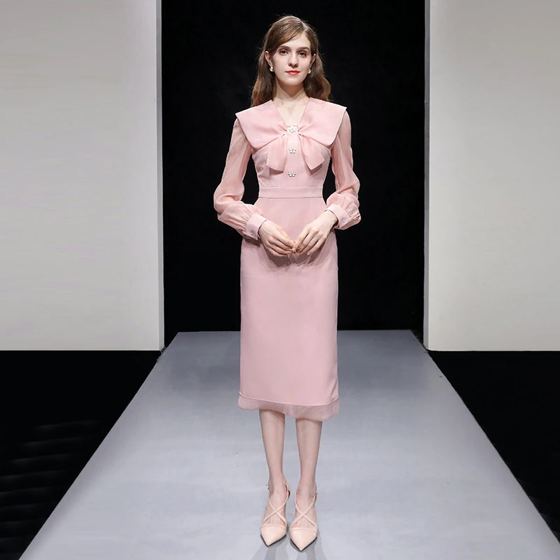 女娲石-娃娃领花朵装饰收腰后中开衩直筒肌理设计连衣裙DC33194