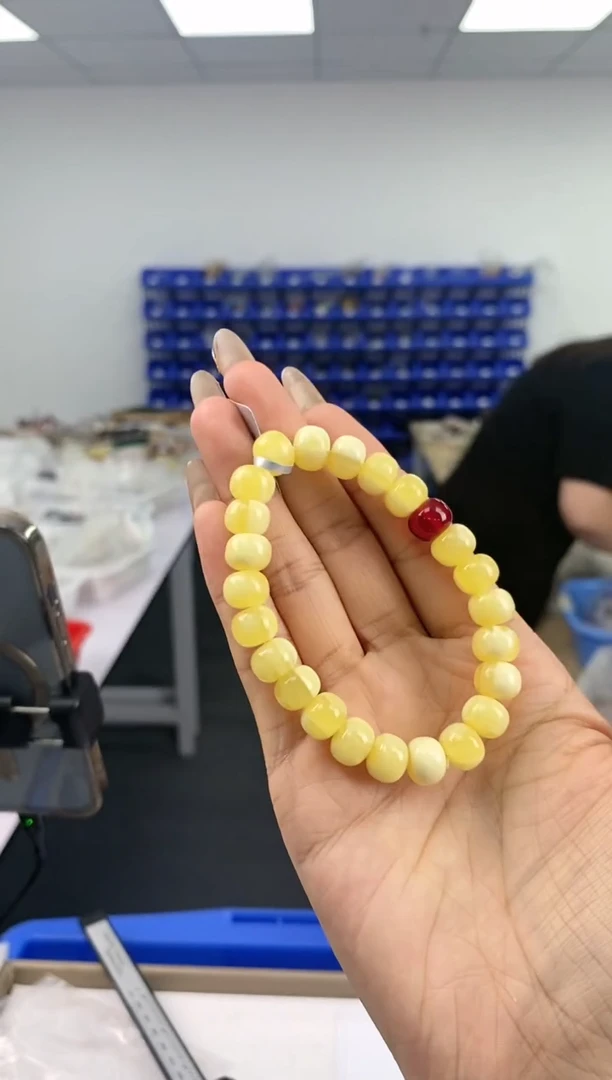 【闪购商品】蜜蜡裸石未镶嵌手串多样性发其一