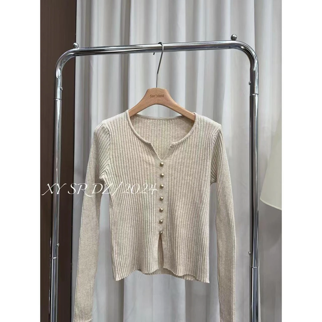 【1124】V领珍珠上衣 小允姐姐2024新款时尚高级V领珍珠上衣