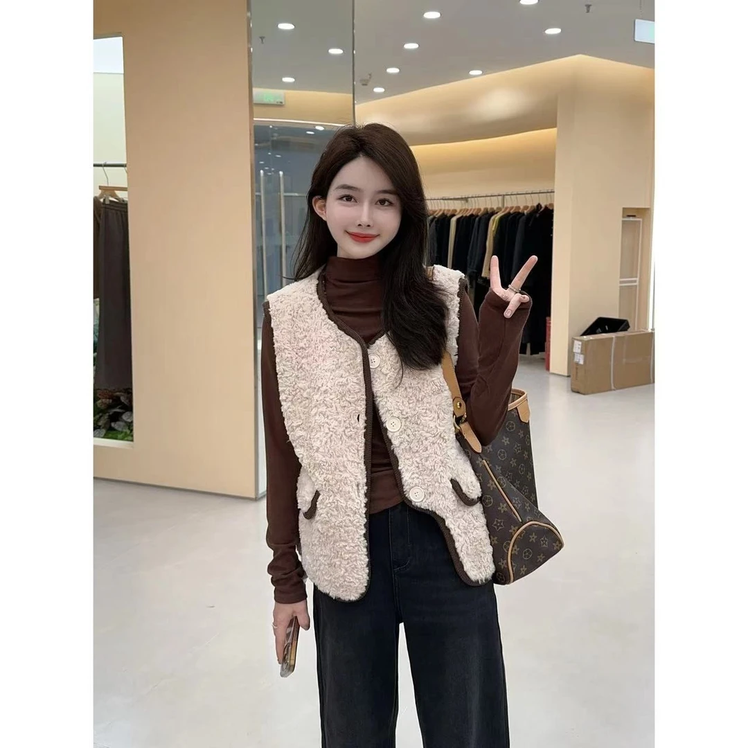 三扣羊羔马甲 小允姐姐2024时尚新款气质高级三扣羊羔马甲