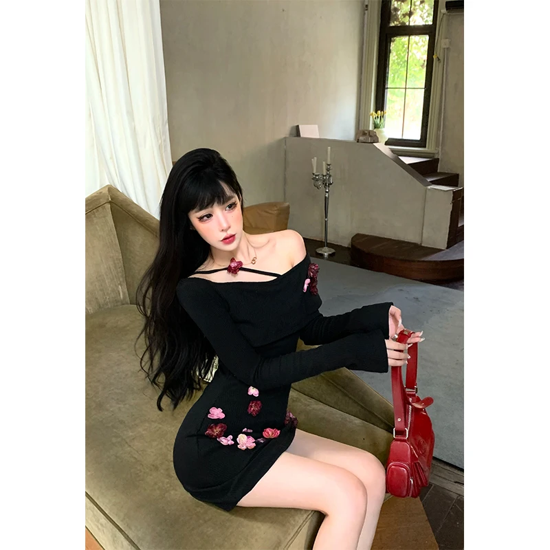 芭比姨【白雪童话】初秋新款挂脖针织连衣裙长袖一字肩辣妹包臀裙