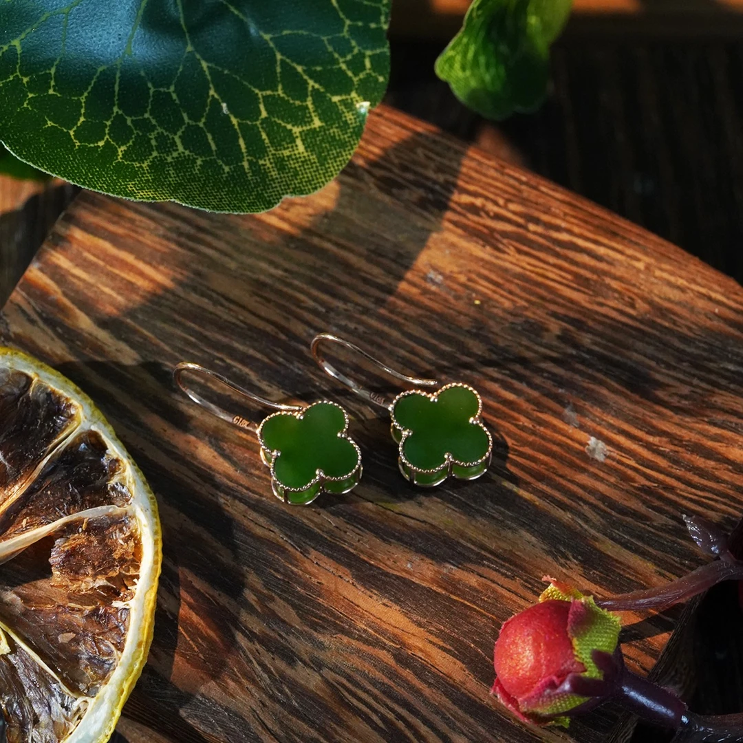 【石缘居珠宝】18K金镶嵌天然和田玉碧玉时尚经典四叶草耳钩 C12-D1