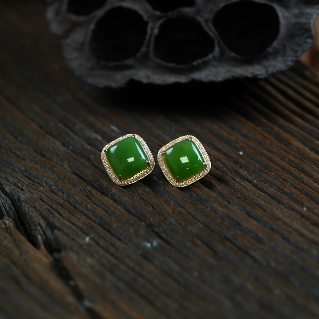 【石缘居珠宝】18K金镶嵌和田玉碧玉佩戴时尚个性款方糖耳钉 C18-81