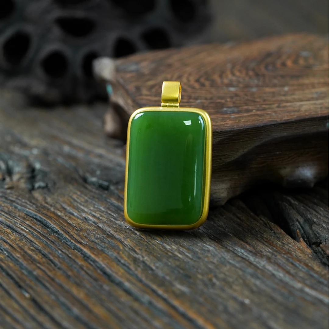 【石缘居珠宝】18K金镶嵌和田玉碧玉佩戴时尚简约无事牌吊坠C58-299